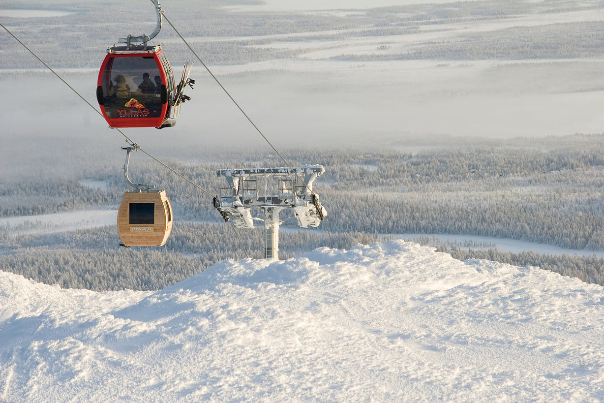 Gondola Sauna running through the snowy landscape.
