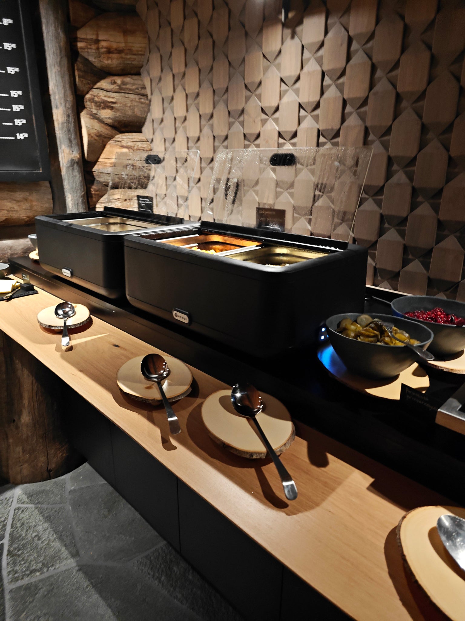 Main course table in Nothern Lights Dinner