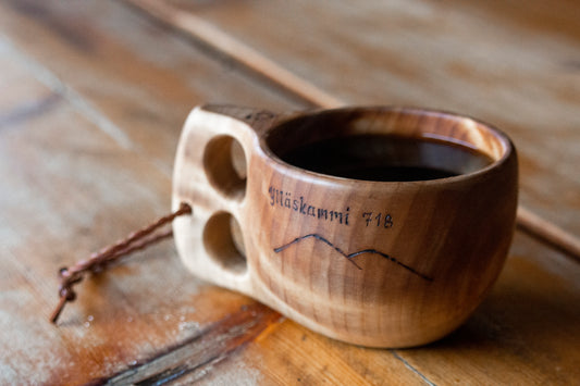 Ylläsravintolat Ylläskammin kuksassa on Ylläskammi -kaiverrus.